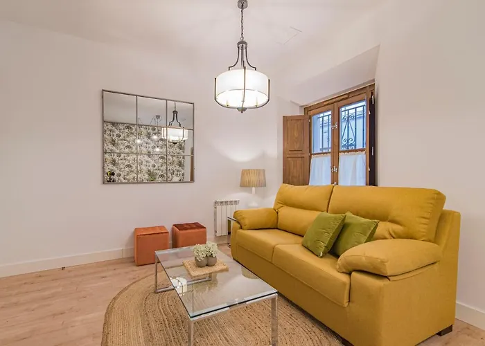 Apartamento turístico con patio en el centro QH Plaza de la Trinidad Granada, España