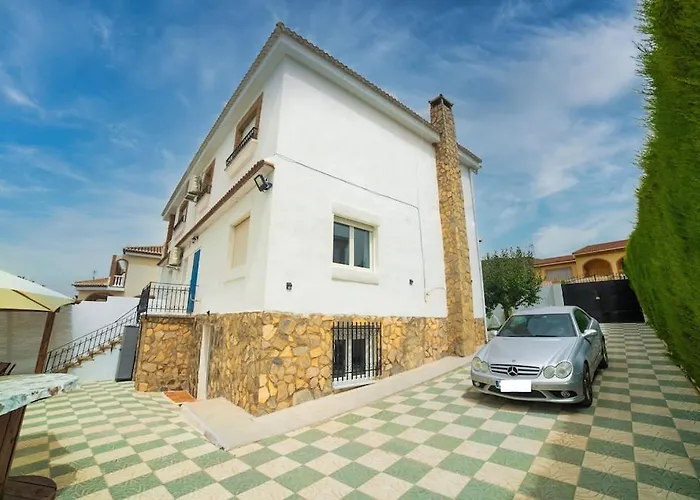 Magnificent Villa: 2 Private Pools, Bbq, Garden & Parking. 13 Per. In Padul Granada, España