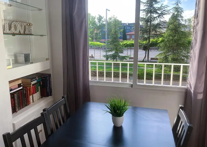 Luninoso y práctico apartamento en el centro con amplio parking incluido Granada, España