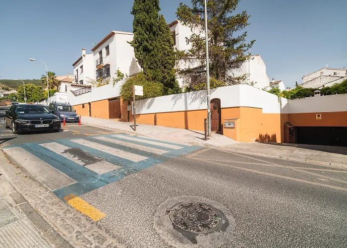 Cármenes de la Muralla - Free parking Granada, España