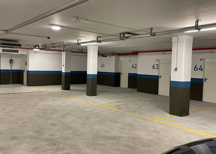 Apartamento En Casco Historico Con Terraza Comunitaria Y Parking Opcional Granada, España