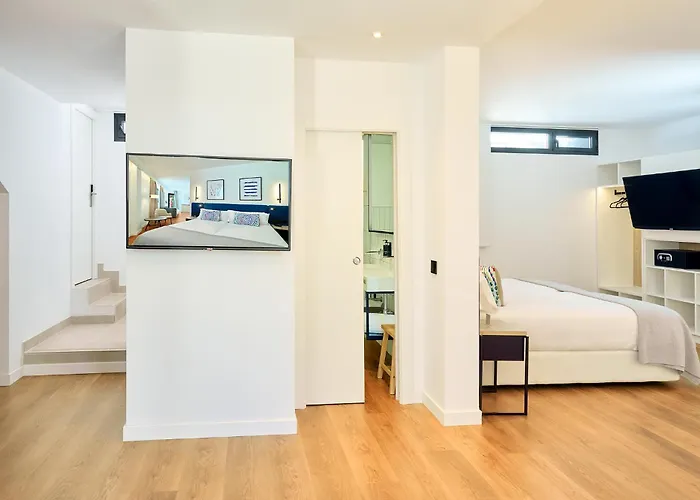 Apartamentos Luna Suites Granada, Spain