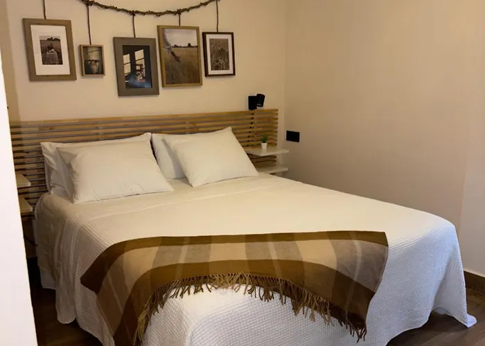 Apartamento Recién reformado y PARKING VIGILADO GRATIS pleno centro Granada Picón Center, España