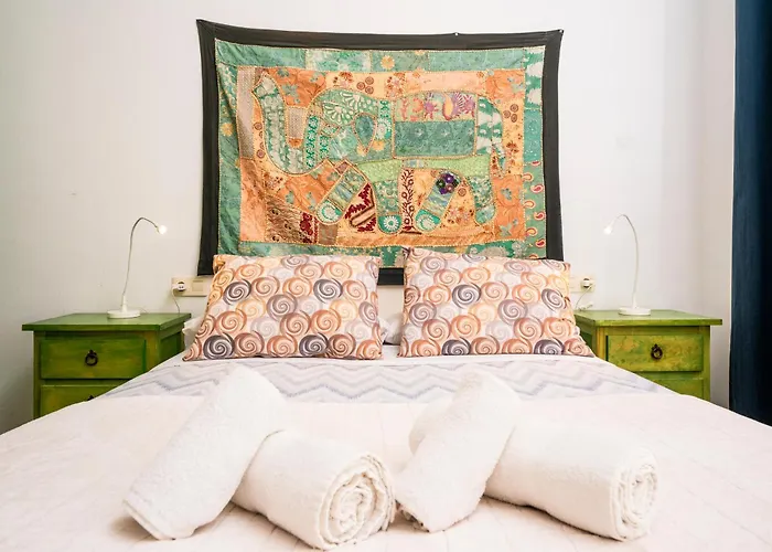 Spacious Sunny And Quiet Albayzin Apartment Granada, Spagna