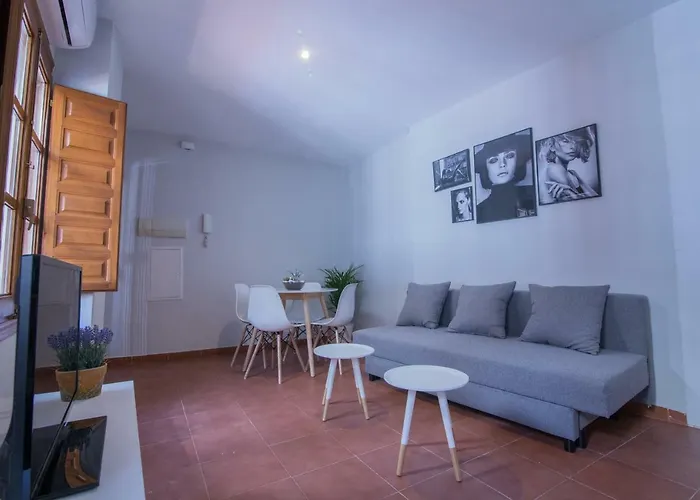 Apartamentos Nahira Suites 3000 Granada, España